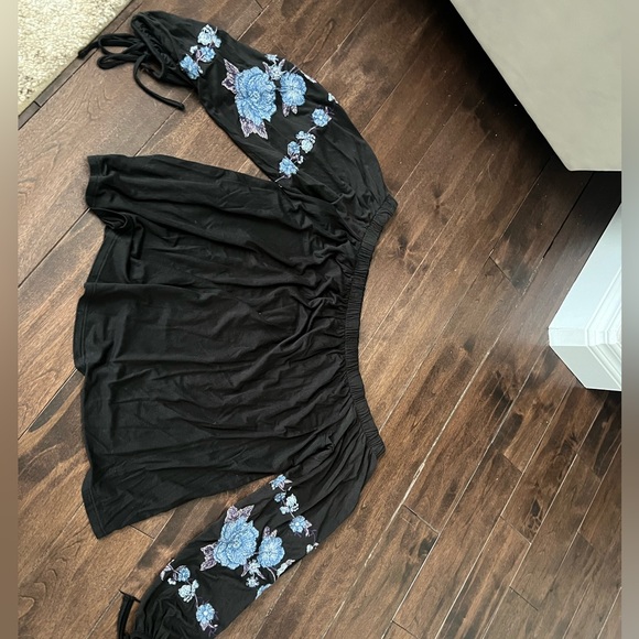 T shirt - Picture 2 of 3